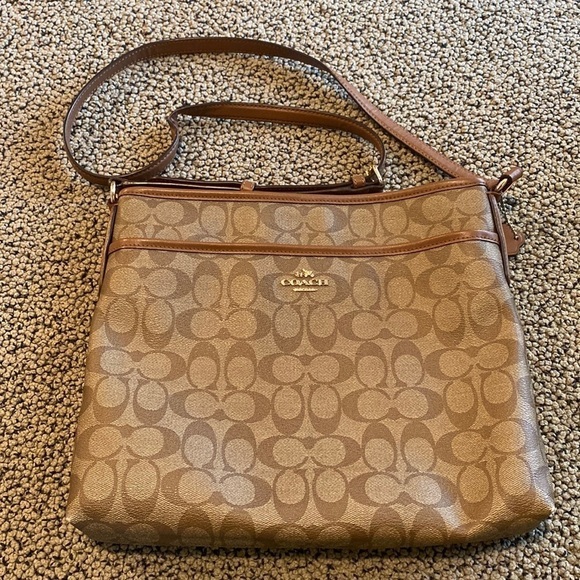 Coach Crossbody Bag w/ Gold Hardware, Zipper Closure & Pockets - Picture 1 of 11